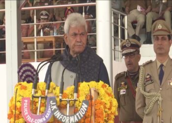 جموں و کشمیر میں امن بگاڑنے کی سازشیں کرنے والوں کو بھاری قیمت چکانی پڑے گی:منوج سنہا