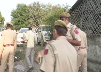 جموں ریلوے اسٹیشن کے قریب مشتبہ دھماکہ خیز مواد برآمد